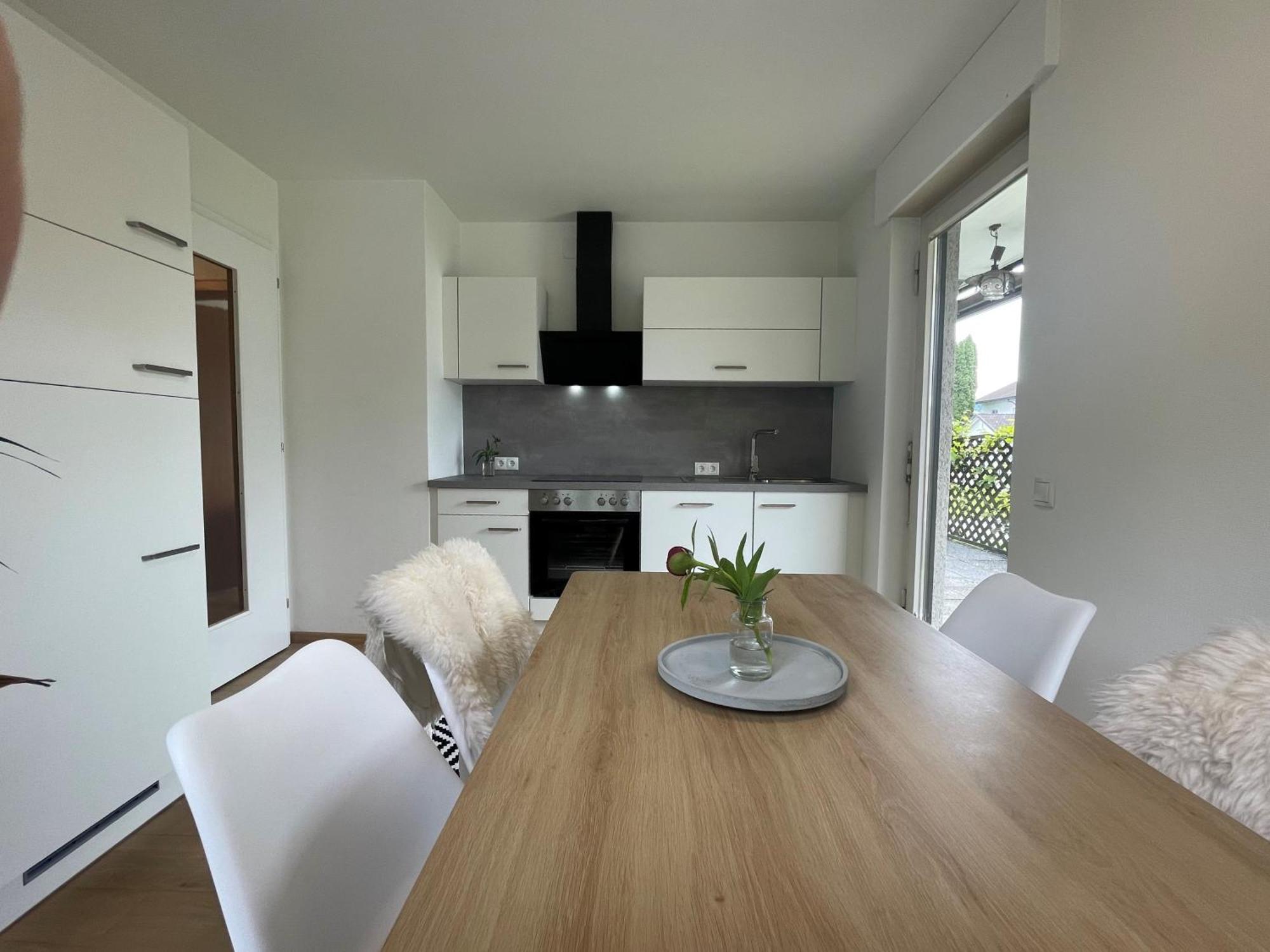Crown Living Design Apartment - 2 Schlafzimmer - Kueche - Gratis Parkplatz - Abstellraum Fuer Fahrraeder/Ski Mader 外观 照片