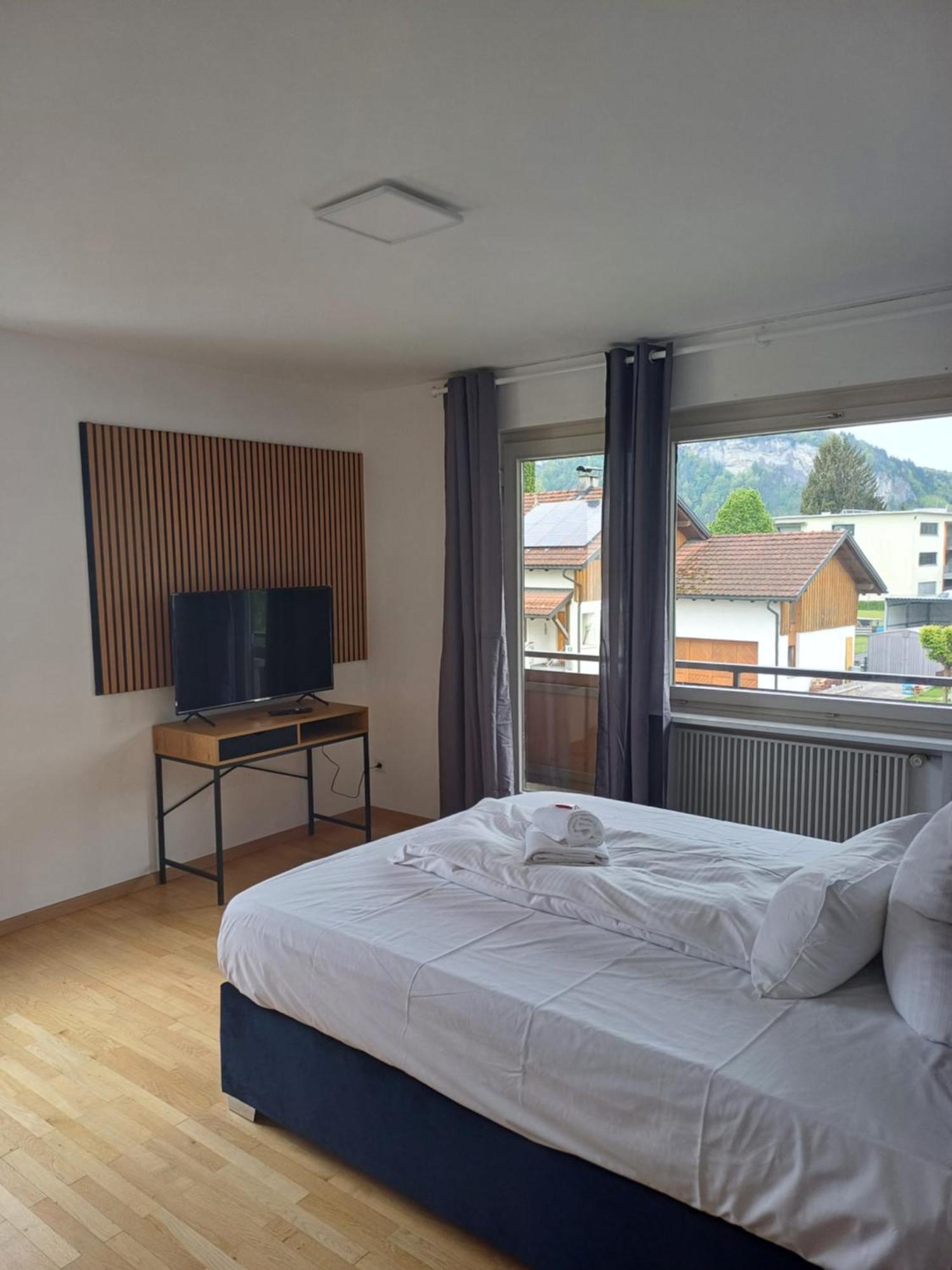Crown Living Design Apartment - 2 Schlafzimmer - Kueche - Gratis Parkplatz - Abstellraum Fuer Fahrraeder/Ski Mader 外观 照片